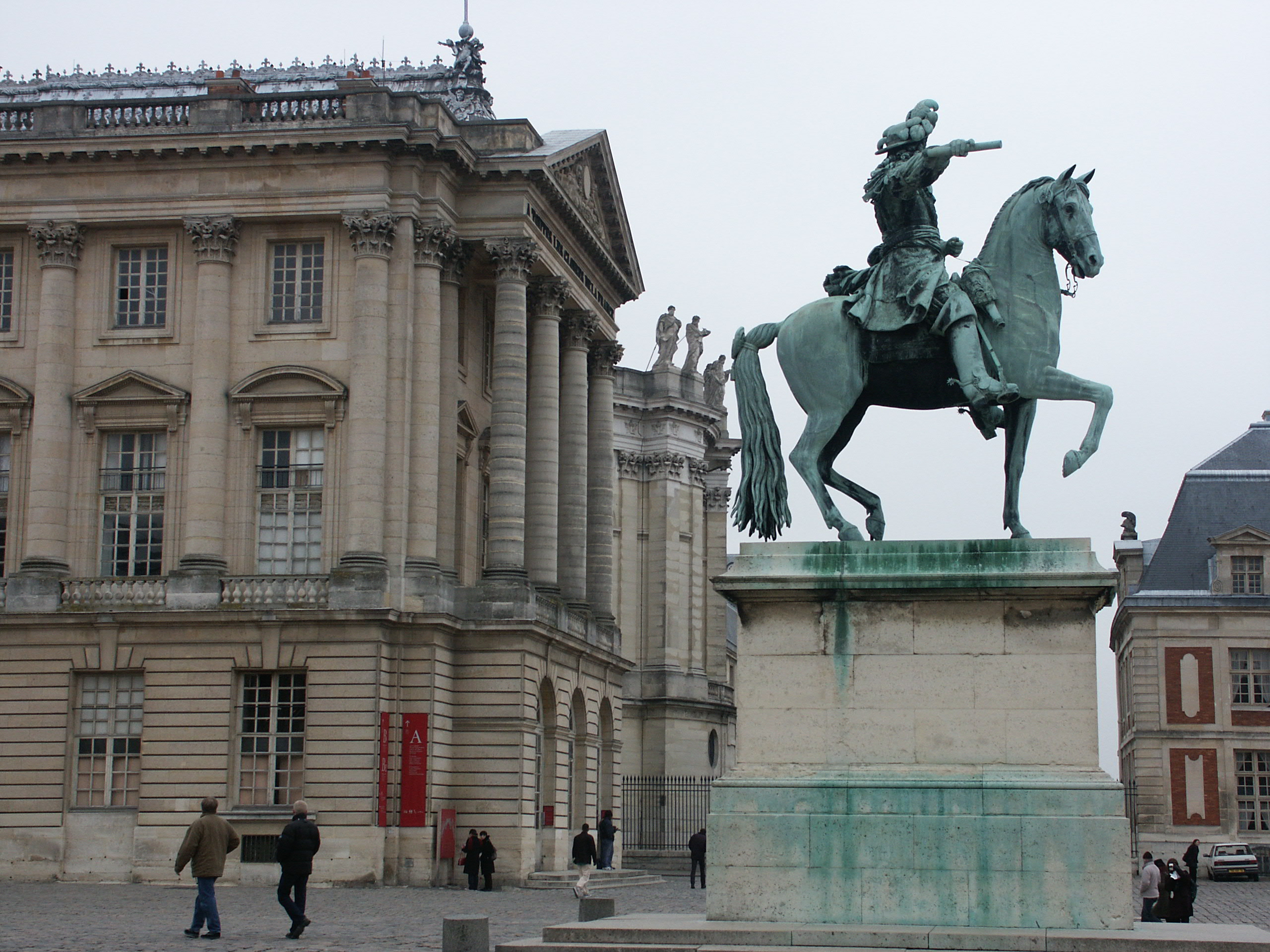 equestrian-statue